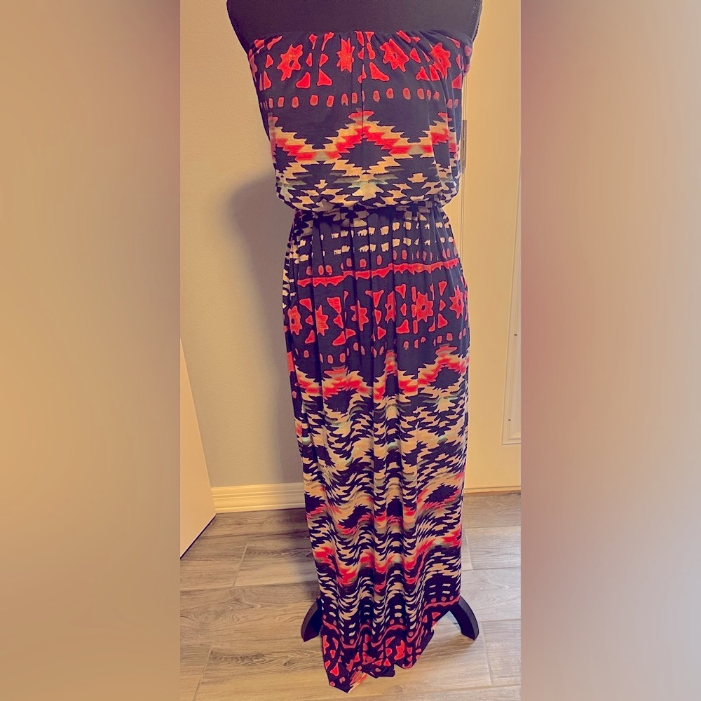 Woman’s XL Maxi Dress, with pockets. Aztec style.